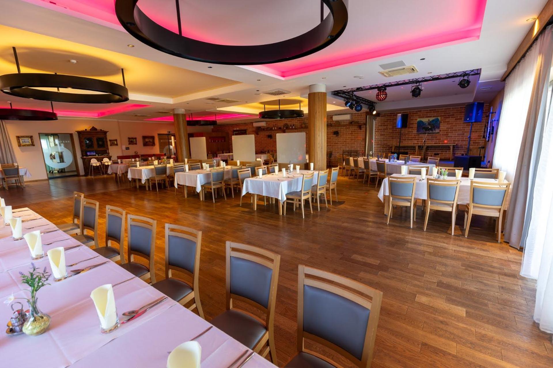 Hotel Dolenjc 노보메스토 외부 사진